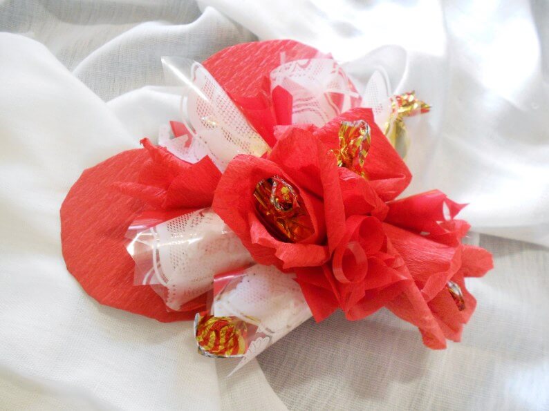 Свит дизайн “Букет из конфет в форме сердечка”